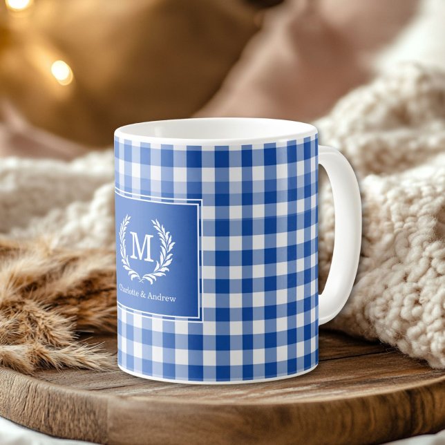 Blue Gingham Monogram Vapensköld Anpassningsbar Kaffemugg (Blue Gingham Monogram Crest Custom Coffee Mug)