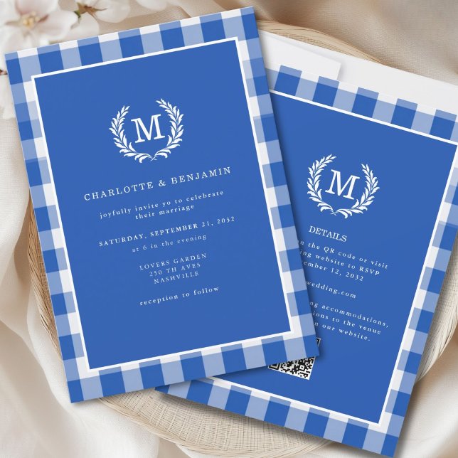 Blue Gingham Monogram Vapensköld QR-kod Inbjudningar (Blue Gingham Monogram Crest QR Code Invitation for Details and RSVP. )