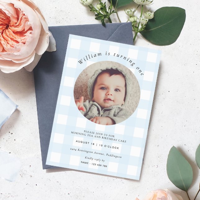 Blue Gingham Photo Birthday Inbjudningar (Birthday Photo Invitation Blue Gingham Check)