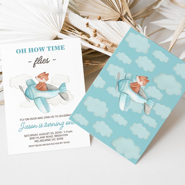 Blue Grått Flygplan Hur tiden flyter 1:a födelseda Inbjudningar (Plane themed boy's first birthday invitation for a baby boy featuring an airplane, fox and clouds.)