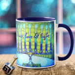 Blue Grönt Hanukkah Menorah Peace Kärlek Light Quo Mugg<br><div class="desc">"Fred, kärlek och ljus." En närbild av en ljus, färglös, blå och grönt artsy-menorah hjälper dig att vaktera helgdag av Hanukkkah i stil. Känn julhelgens värme och glädje när du dricker ur detta fantastiska, färgstarka Hanukkah-kaffe mugg. Gör en slående uppsättning på fyra mugg när den köps med de tre alternativa...</div>