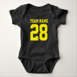 Blue Gult Baby Football Jersey Sports Romper T Shirt<br><div class="desc">Cute-fotbollens jersey-bodykostym för baby. Idrotten mamma och pappa kärlek. Det är bara naturligt att baby också borde. Cute baby i marinblått och gult. Du kan anpassa namn och spelnumret på framsidan och baksidan av tröjan. Inte bara för fotbollen fläkt. Vilken sportfantast som helst kommer att uppskatta den här utformningen. Baseboll,...</div>