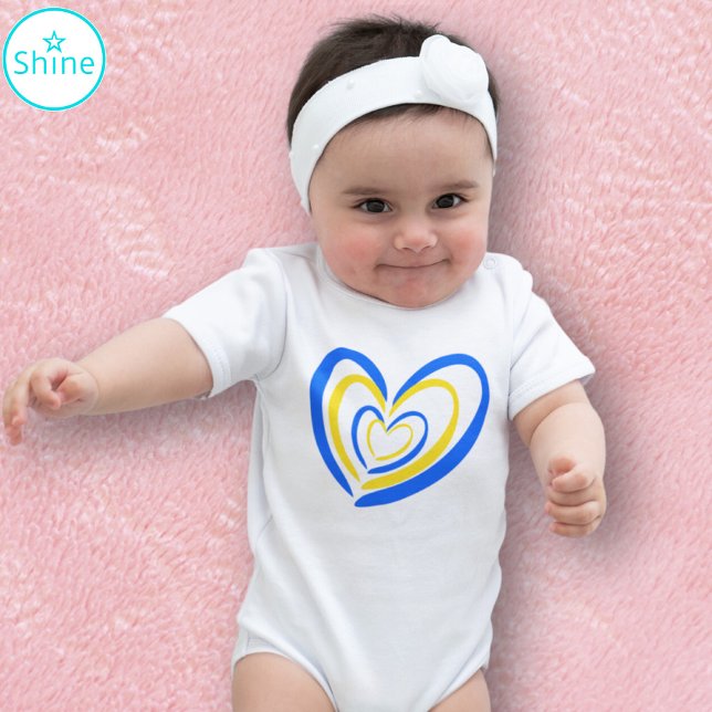 Blue Gult Heart Kärlek och Peace Ukraina Inspired T Shirt (Skapare uppladdad)