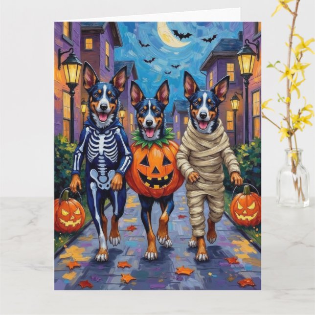 Blue Heeler Hundar Trick- or Treating in Halloween Kort (Gul blomma)