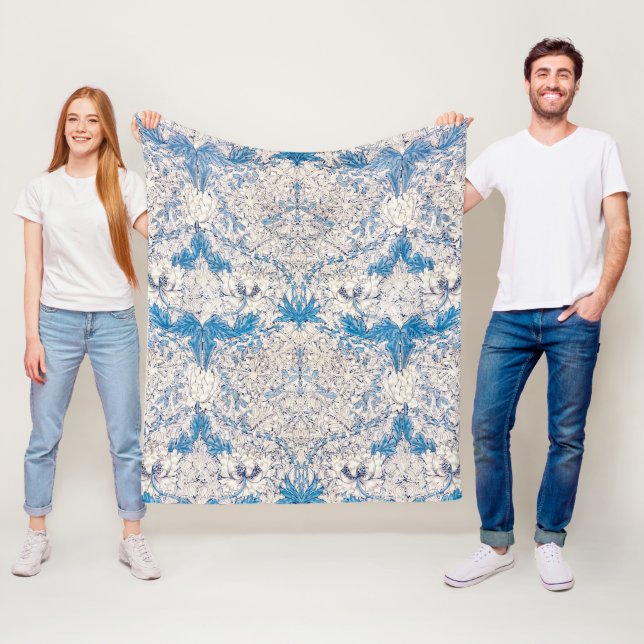 Blue Honeysuckle (av William Morris) Fleecefilt (På plats)