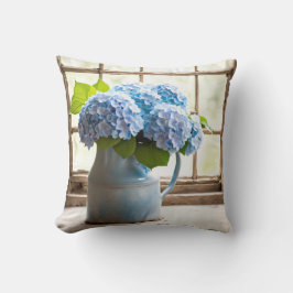 Blue Hydrangea Bouquet in Window Kudde