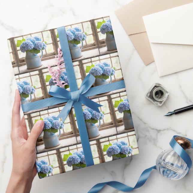 Blue Hydrangea Bouquet in Window Presentpapper (Gifting)