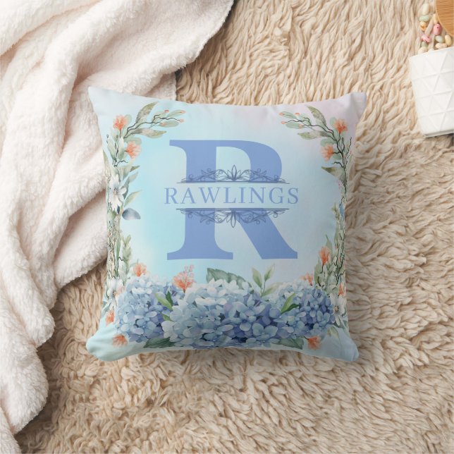 Blue Hydrangea Monogram Dekorativ kudde (Filt)