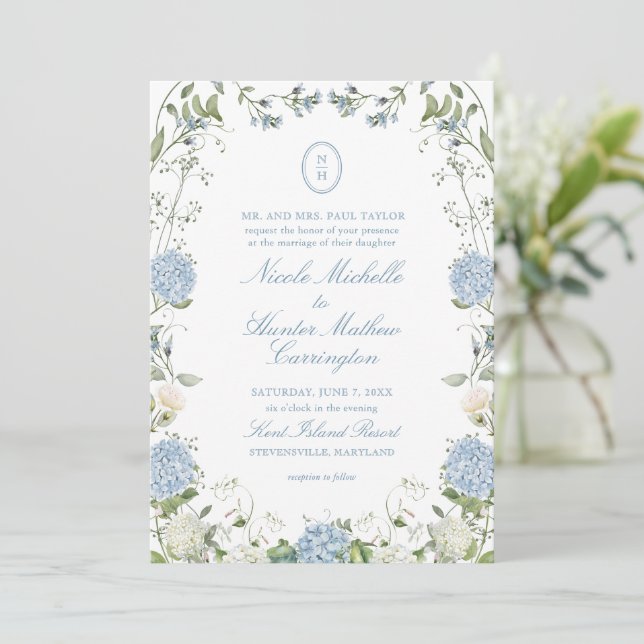 Blue Hydrangea Monogram Wedding Crest Invitation Inbjudningar (Stående Fram)