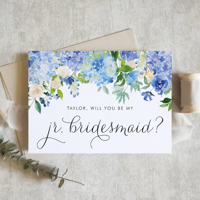 Blue Hydrangea och Vit ros Junior Bridesmaid Inbjudningar (Blue hydrangea and white rose junior bridesmaid card with greenery accents for floral wedding themes)