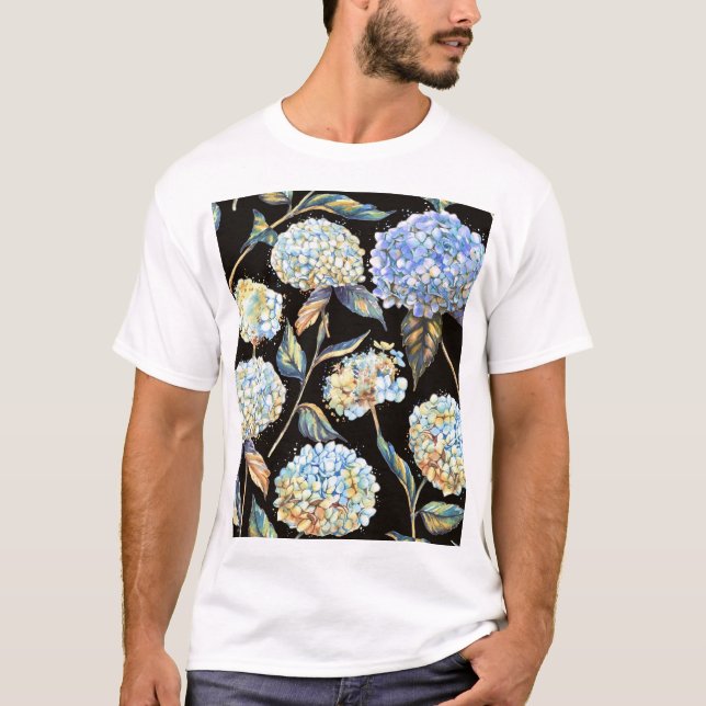 Blue Hydrangea Watercolor: Mörk Sömlös Mönster T Shirt (Framsida)