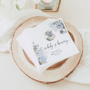 Blue Hydrangeas baby håller på att blåsa babydusch Pappersservett