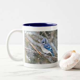 Blue Jay i Snowstorm Två-Tonad Mugg