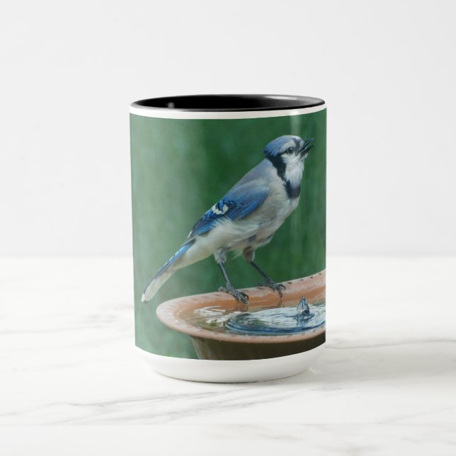 Blue Jay på Bird Bath Bird Photography 15oz Coffee Mugg (Center)