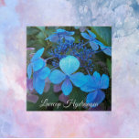 Blue Lacecap Hydrangea Blommigt Kakelplatta<br><div class="desc">Upptäck ditt hem med den här söt keramiska plattan med fotobilden av en strålande nyans av blå Lacecap Hydrangea. En underbar,  blommigt design! Markera din ruta storlek. Gör en underbar kökstrivet!</div>