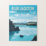 Blue Lagoon Island Travel Art-Vintage Pussel<br><div class="desc">Blått Island vektorkonst. Blue Lagoon är en geotermisk spa i sydvästra Islandet. Spa ligger i Lava fält nära Grindavík och framför Mount Þorbjörn på Reykjanes Peninsula.</div>