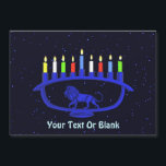 Blue Lejon Menorah<br><div class="desc">En blå, lejon-temad Chanukkah-menorah med tända ljus som läggs ovanpå en stjärnbakgrund. Lägg till din egen text.</div>