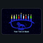 Blue Lejon Menorah Magnet<br><div class="desc">För Chanukkah party. Den har en lejon Chanukkah-menorah,  som läggs ovanpå en stjärnbakgrund,  med alla åtta ljus och skamaskan som brinner. Lägg till din egen text. Chanukkah är Ljus festival mitt i vintern.</div>