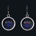 Blue Lejon Menorah Örhängen<br><div class="desc">Den har en blå,  lejon-temad Chanukkah-menorah med alla åtta ljus och schampasbrinnande. Chanukkah är Ljus festival mitt i vintern.</div>