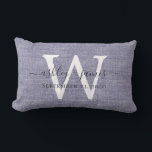 Blue Linen White Monogram Bröllop Keepsaké Lumbarkudde<br><div class="desc">Elegant bröllop behåller blått,  linjärt kudde med texten i handskrivet manusyrgrafi av grått chic-mörk. Lägg bara till namn,  monogram och bröllop datum. Underbar gåva till ett nytt par. Enbart designad för dig av Lycklig Dolphin Studio. Kontakta oss på happydolphinstudio@outlook.com om du behöver hjälp eller matchande produkter.</div>