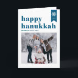 Blue Lycklig Hanukkah Typography Snöflingor Photo Helgkort<br><div class="desc">Lycklig Hanukkah! | Skicka ditt helgdag till önskemål med det här anpassadet Hanukkah-fotokort. Den har blå återtro-fetstilt typografi,  enkel snöflingor-accent och festive mönster. Anpassa genom att lägga till namn,  år och foto. Det här fotot på Lycklig Hanukkah-kortet finns i olika färg och kartonger.</div>