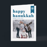 Blue Lycklig Hanukkah Typography Snöflingor Photo Helgkort<br><div class="desc">Lycklig Hanukkah! | Skicka ditt helgdag till önskemål med det här anpassadet Hanukkah-fotokort. Den har blå återtro-fetstilt typografi,  enkel snöflingor-accent och festive mönster. Anpassa genom att lägga till namn,  år och foto. Det här fotot på Lycklig Hanukkah-kortet finns i olika färg och kartonger.</div>