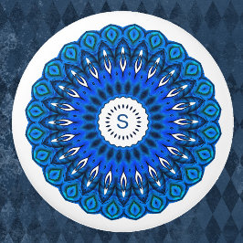 Blue Mandala on White med initialfack Knopp