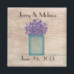 Blue Mason Burk Violets Wedding Favor Magnet<br><div class="desc">Denna blå Mason Burk av Violets Wedding Favor Magnet är underbar för Vår,  sommar eller Violet Bröllop. Sök efter matchande inbjudningar,  OSANS och Spara datum meddelande.</div>