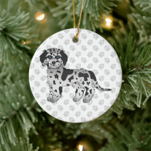Blue Merle Mini Goldendoodle Tecknad hund & Text Julgransprydnad Keramik