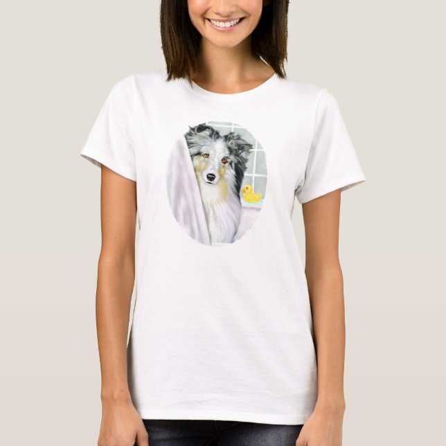 Blue Merle Sheltie Bath Tee Shirt (Framsida)