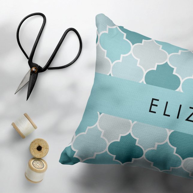 Blue Moroccan Trellis, Quatrefoil, ditt namn Prydnadskudde (Skapare uppladdad)