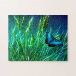 Blue Morpho Butterfly på Grönt Grass Pussel