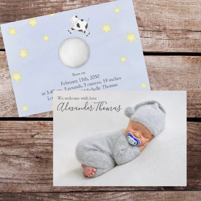 Blue Newborn Photo Nursery Rhyme Meddelande (Baby announcement with light blue and stars. )
