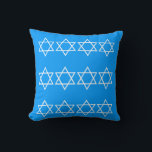 BLUE- och WHITE-, DREIDEL- och STARS-kuddar Kudde<br><div class="desc">blå och vit Dreidel-stolpe AV DAVID TRIM STAR OF DAVID ON BACK av designern Sandy Closs ~ SandyCloss~</div>