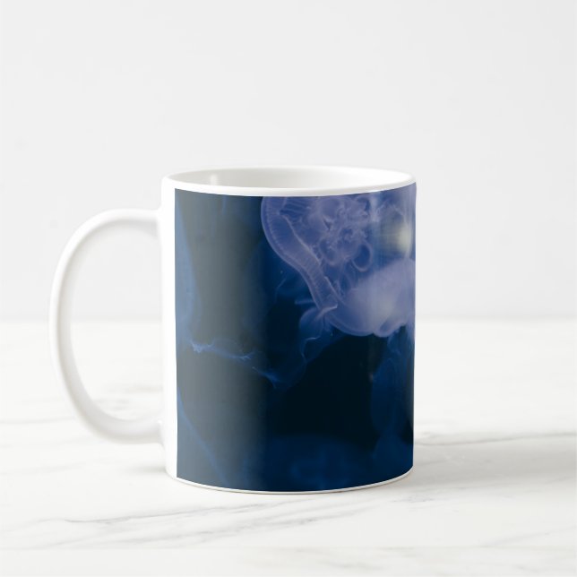 BLUE OCH WHITE JELLYFISH I VATTEN KAFFEMUGG (Vänster)