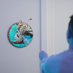 Blue Öga Dart Board Darttavla<br><div class="desc">Era motståndare kommer aldrig att vinna,  för de kommer alltid att vara omedvetna om att tittar vid det stora blå öga! Gör ett djärvt påstående i din mangrotta med den här unika karttavlan!</div>