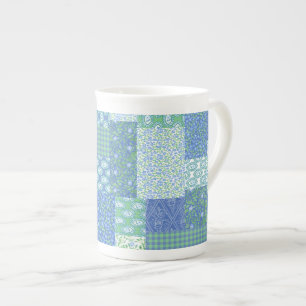 Blue Periwinkle Blommigt Boho Faux Patchwork Mönst Benporslin Mugg