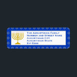 Blue Personlig Menorah HANUKKAH Returadress Etikett<br><div class="desc">Snyggt blå Menorah-RETURETIKETTER som visar guld färgad-menorah mot blå bakgrund med silver grått-stjärnan David mönster. Det finns platshållartext för anpassadet,  så att du kan anpassa den med dina egna uppgifter. Perfekt tillägg till dina Hanukkah-temade kort och inbjudningar. Matchande kontorsmaterial och presenter finns i HANUKKAH Collection by Berean Designations.</div>