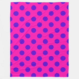 Blue polka dots on fuchsia fleecefilt