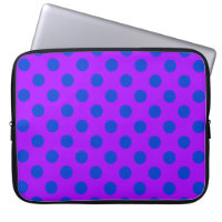Blue polka dots på lila