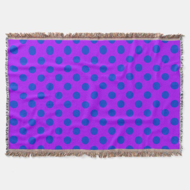 Blue polka dots på lila mysfilt (Framsidan)