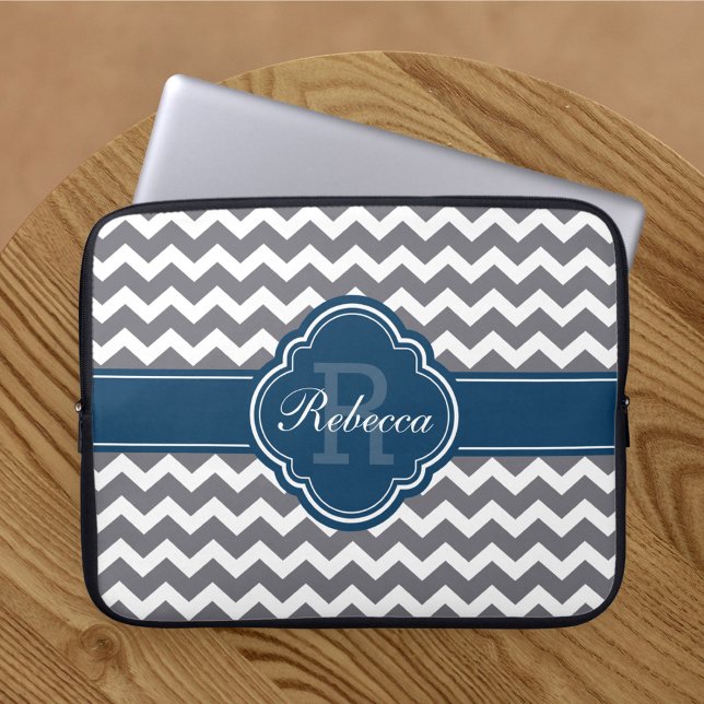Blue Quatrefoil Monogram Grått Chevron Mönster Laptop Fodral (Skapare uppladdad)