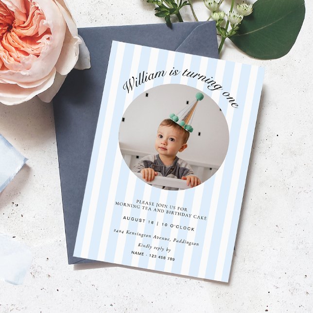 Blue Rand Photo Birthday Inbjudningar (Retro Blue Stripe First Birthday Photo Invitaiton)