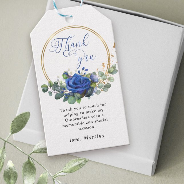 Blue Ro och Eucalyptus Tack Favor Presentetikett (Elegant Quinceanera favor tags with thank you message. Blue rose floral arrangement in gold frame.)