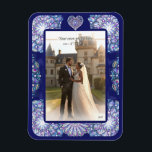 Blue Rosace Magnet<br><div class="desc">Teckning i ett fönster av nedfläckad från en gammal europeisk katedral: ett fönster av ro, med beröring av ett stort antal färg, inklusive ljusskuggor och mörk blått, mot mörk blått bakgrund. Vit noshörning (mönster). För en mer romantisk beröring använde jag den också i form av ett hjärta. Mönster finns också...</div>