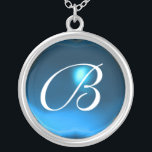 Blue Sapphire Gem Monogram Silverpläterat Halsband<br><div class="desc">Elegant och unik design med gemstone. Mycket exakt modellering och rendering i 3D Studio Max av Bulgan Lumini .Part från serien Hyper Talismans.</div>