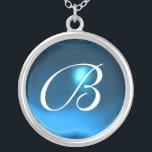 Blue Sapphire Gem Monogram Silverpläterat Halsband<br><div class="desc">Elegant och unik design med gemstone. Mycket exakt modellering och rendering i 3D Studio Max av Bulgan Lumini .Part från serien Hyper Talismans.</div>