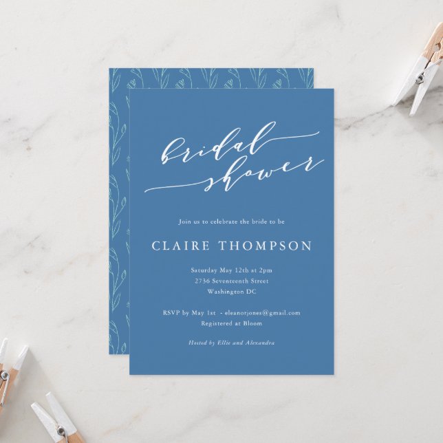 Blue Script Floral Bold Romantic Bridal Shower Inbjudningar (Fram/Back In Situ)