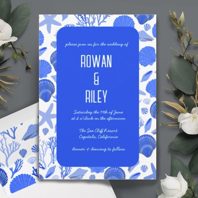 Blue Seashells Mönster Chic Beach Wedding Party Inbjudningar (Blue seashell pattern custom invitation. Check out matching envelopes and RSVP cards too)
