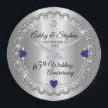 Blue Spinel Diamonds 65e Bröllop-årsdag Stor Klocka<br><div class="desc">Oöverträffad elegans ramar denna 65e utformades bröllop-årsdagen i en unik skalopad diamantdesign med centerdroppdiamant med hjärtformade blå spinel (sapphire blue look)-accenter och faux-tillagda gnistor på en silver-tonsövertoning. Observera att alla varningstexter är tryckta och endast får förekomma så reellt som möjligt i en platt, tryckt design. Detta omfattar alla metalliska gradienter...</div>